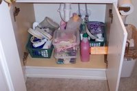 clutter-under-bathroom-sink-heartofamommy.JPG