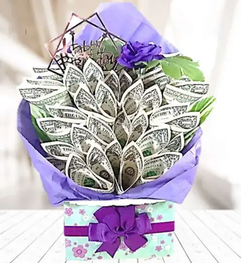 You've heard of Edible Arrangements. But have you heard of Spendable Arrangements? This is a spendable flower bouquet made from folded dollar bills! 